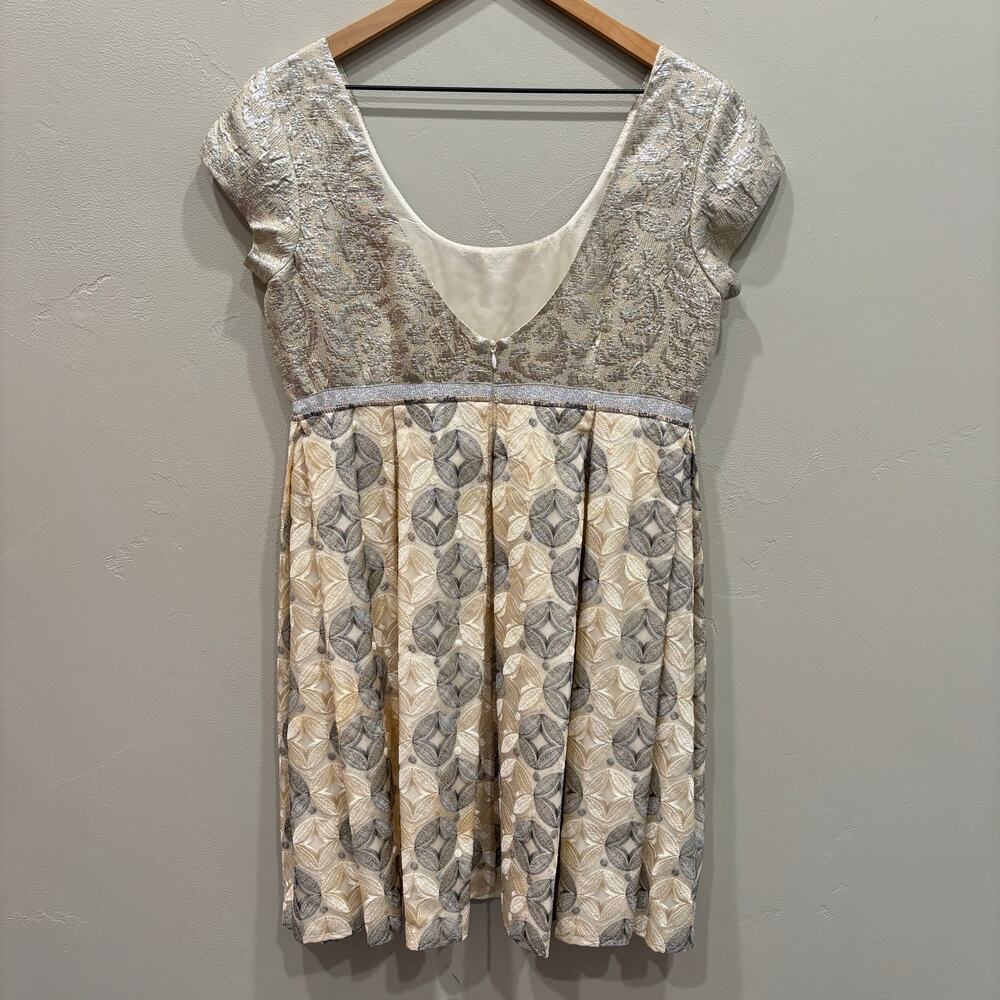 Anna Sui Metallic Jacquard Cap Sleeve Mini Dress in Metallic Silver Gold Size 8 - Picture 2 of 14